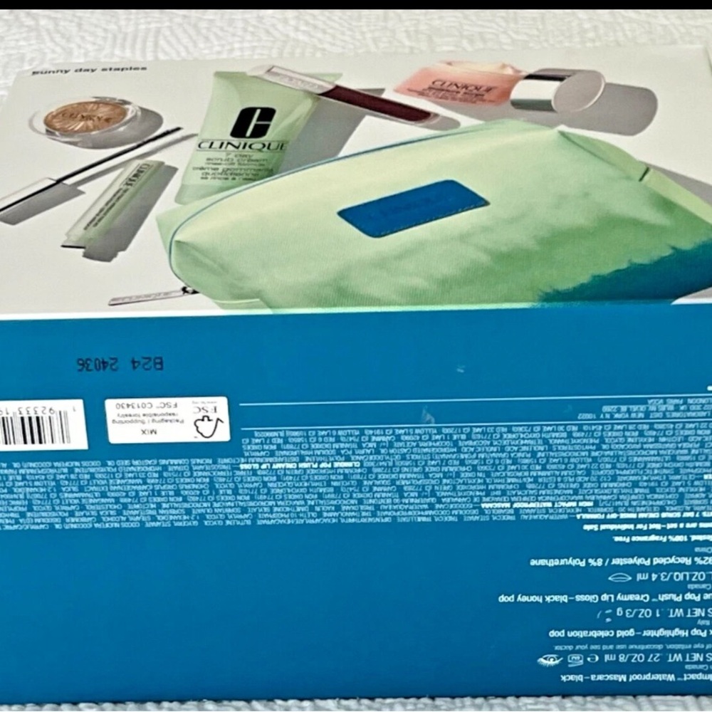 Clinique Sunny Day Skincare and Makeup Staples 5 pcs Full Size with Tote Bag. Va - Picture 6 of 9
